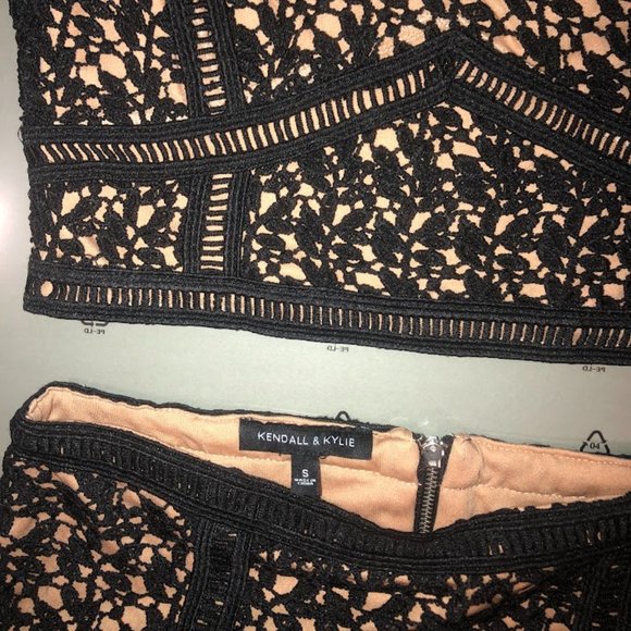 KENDALL + KYLIE BLACK LACE CROTCHET MINI SKIRT AND CROP TOP SET - Picture 9 of 9